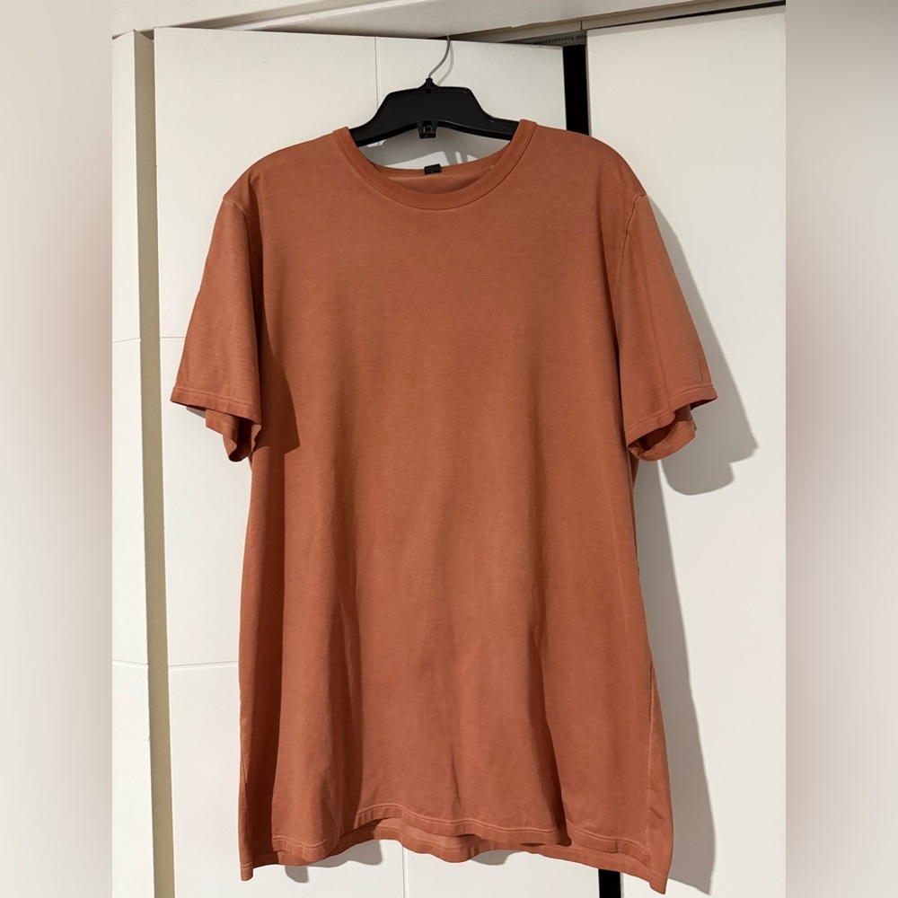 Lululemon Men's Rust T-Shirt Large Size